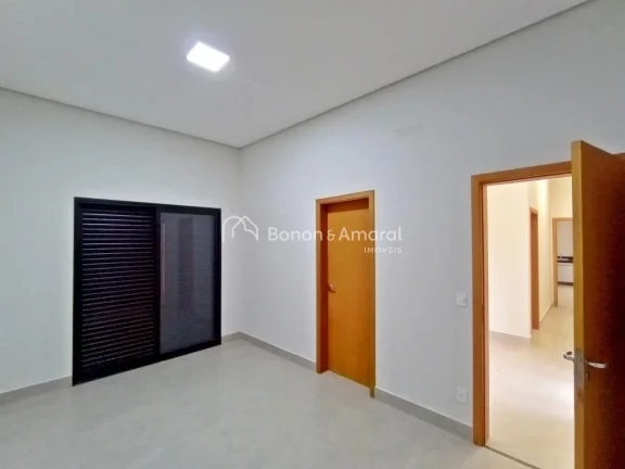 Imagem Casa térrea de esquina disponível no Condomínio Residencial Mont Alcino, em Valinhos. 

Esta exce...