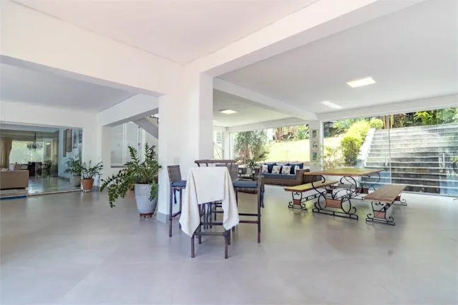 Imagem Casa à venda com 7 quartos, sendo 5 suítes, em Jardim Guedala, São Paulo - SP