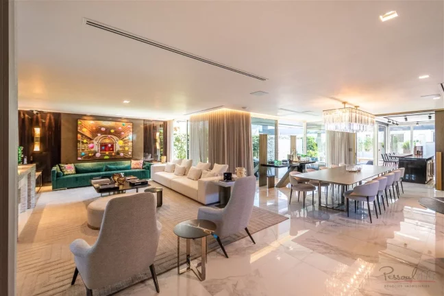 Imagem Magnífica casa em Jurerê Internacional a apenas 100m do mar. Casa localizada em exelente terreno d...