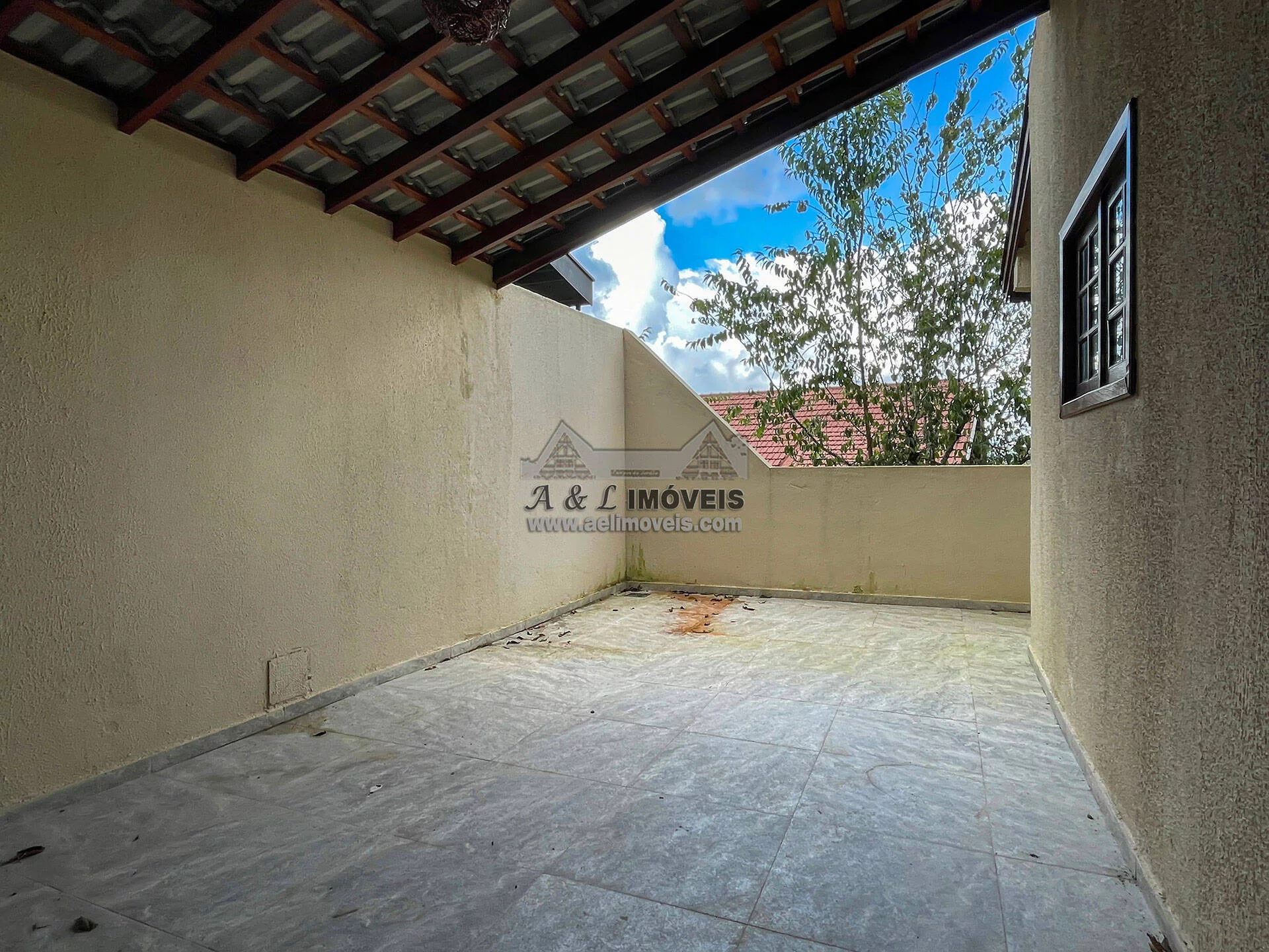 Imagem Casa à venda em Campos do Jordão – Reformada em condomínio fechado