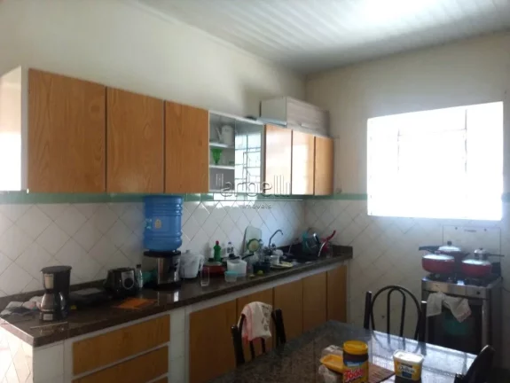 Imagem Casa com 130 M² com 3 dormitórios, cozinha, sala, banheiro, varanda, área de serviços, quintal, ...