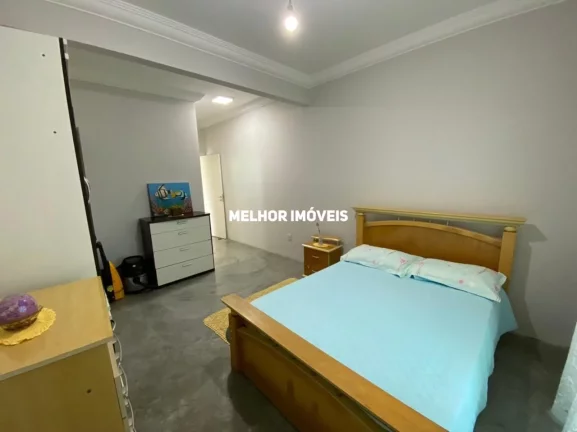 Imagem Casa Sobrado Semi-Mobiliada à Venda com 03 Suítes sendo 01 com Sacada Localizado no Centro de Balneário Camboriú - SC