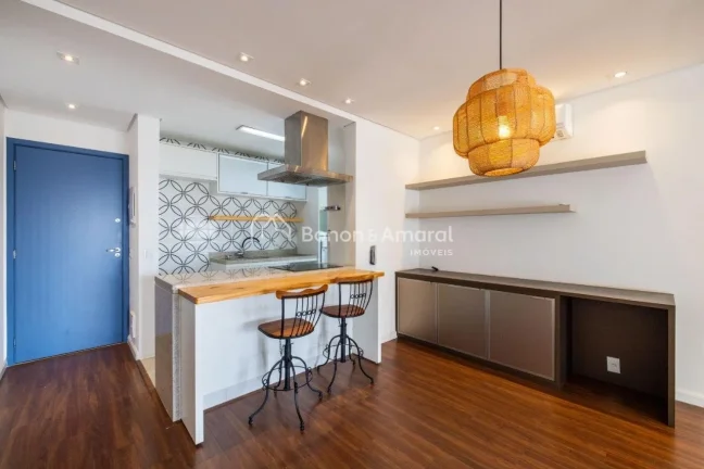Imagem Elegante e repleto de detalhes que valorizam cada ambiente, este apartamento encanta pelo acabamento...