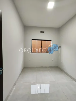 Imagem Imperdível oportunidade de casa à venda em Rio Verde-GO, Residencial Gameleira: 3 quartos, 1 suíte, 1 sala, 2 banheiros, 2 vagas, 103m².