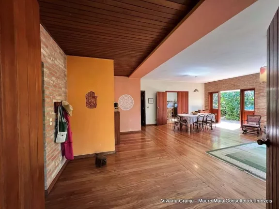 Imagem Granja Viana II - Espaçosa e iluminada, rodeada por um jardim agroflorestal
