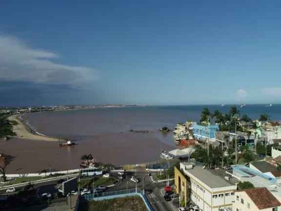 Imagem Área de 1.484,56 M² na Praça Veríssimo de Mello no Centro de Macaé-RJ (Tênis Clube!)
