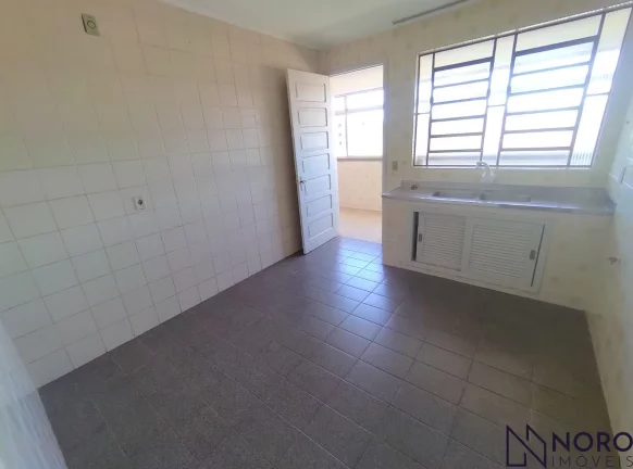 Imagem Apartamento Espaçoso e Ensolarado com 3 Dormitórios (1 suite) e Garagem no Bairr