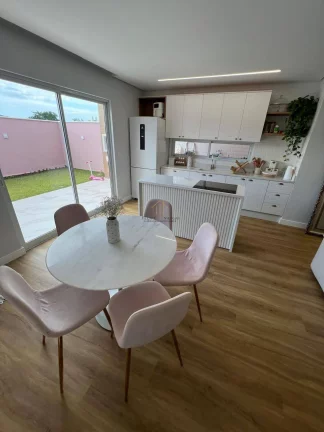 Linda casa no estilo Americano no Condomínio Terra Nova Palhoça