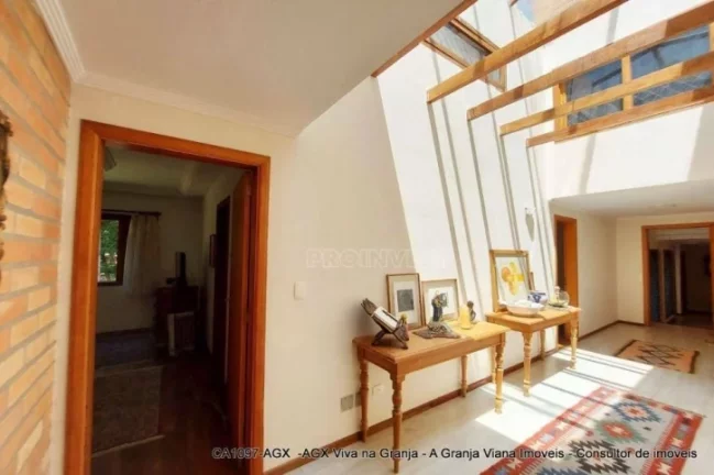 Imagem Belíssima propriedade com ares de Casa de Campo na Granja Viana!