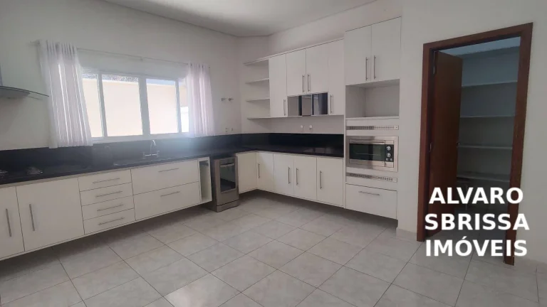 Imagem Linda casa térrea feita pelo atual proprietário. Com piscina. 300m2ac 600m2at. Documentação pronta para financiamento. Climatizada