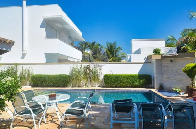 Imagem Villa Minitti - Uma Casa para Celebrar, Investir e Viver Bem no Jardim Acapulco - Guarujá.