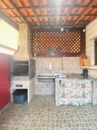 Imagem Apartamento Garden com quintal privativo localizado a 350 metros da praia do Caiçara.