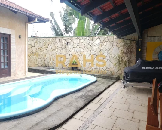 Imagem Linda casa no bairro Santo AntÃ´nio, com 3 dormitÃ³rios sendo 1 suÃ­te master com closet e hidro. CÃ...