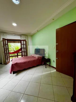 Imagem Impecável casa em condomínio no Camorim, Rio de Janeiro-RJ: 3 quartos, 3 suítes, 1 sala, 5 banheiros, 300m² de área.
