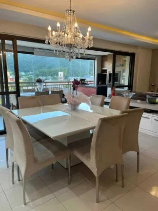 Imagem Apartamento mobiliado com 4 dormitórios sendo 2 suítes e 3 vagas de garagem em Itajaí