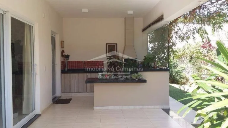 Imagem Casa espaçosa com 4 quartos, 1 suíte, 4 banheiros e diversas comodidades

Esta casa ampla oferece ...