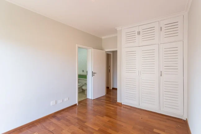 Imagem Apartamento Reformado 269M², 3Q, 3 Suítes, 2 Salas, 3 Banheiros, 4 Vagas, Varanda, Closet, Academia, Piscina, Salão de Festas, Brinquedoteca.