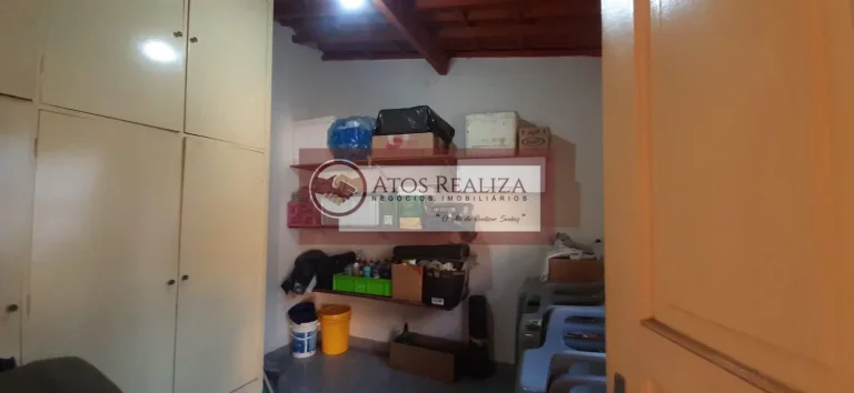 Imagem Vendo lindo assobradada em Jordanópolis região da Cidade Dutra. Vendo Assobradada de 255m² sendo 3 dormitórios, cozinha, quintal nos fundos com com forno de pizza e Churrasqueira e quarto e banheiro, quintal na frente, mais um cômodo, 2 vagas cobertas, co