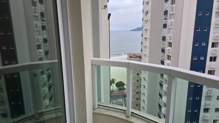 Imagem Aparta quadra mar 3 suítes sendo 1 com sacada e vista para o mar e 2 vagas, Balneário Camboriú/SC