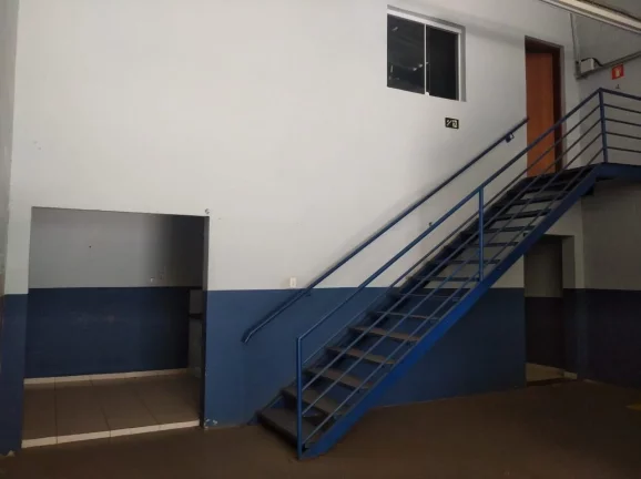 Imagem Barracão Ótima Localização com 600m², com duas salas , copa com gabinete, mezanino com mais 02 ...