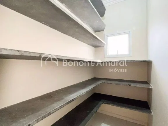 Imagem Sofisticada casa à venda no Alphaville Campinas. A residência possui uma área construída de 460 ...
