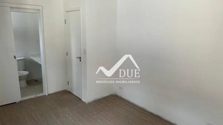 Imagem Village tipo sobrado com 2 suites. 4 banheiros, espaço gourmet para churrasqueira à venda, 89 m² por R$ 810.000 - Boqueirão - Santos/SP