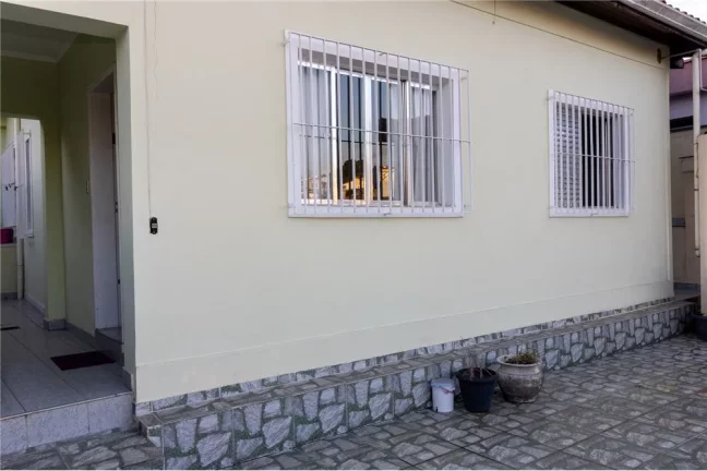 Imagem Sobrado com 5 casas e 1 galpão - Oportunidade de investimento ou moradia