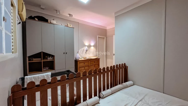 Imagem Imperdível: Casa à venda em Campo Grande-MS no Carandá Bosque II! 3 quartos, 2 suítes, 3 salas, 4 banheiros, 2 vagas, 180,41 m².