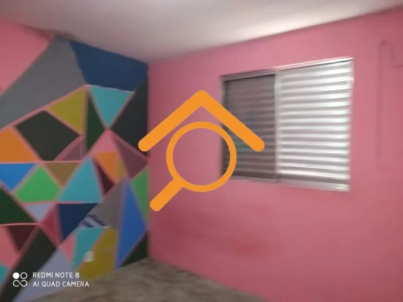 Imagem São 2 casas independentes, cada uma com 3 dormitórios e com 2 vagas de garagem. Próximo a estação de trem Varginha.