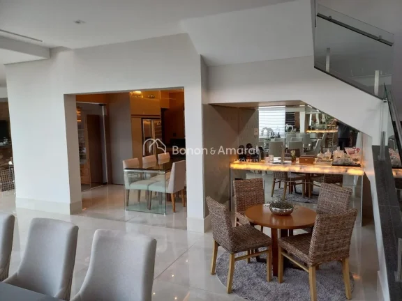 Imagem Linda e espaçosa casa com 472 m² de área construída em um terreno de 560 m². O imóvel possui s...