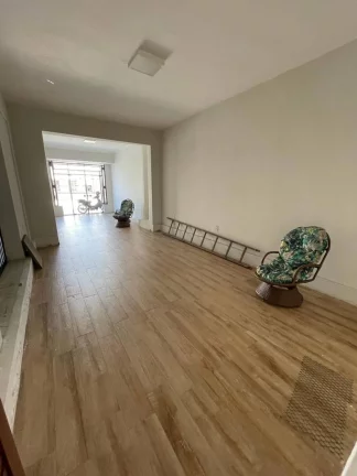 Imagem Casa Duplex à venda com 2 suítes, 4 salas e 6 Wc - Confira!