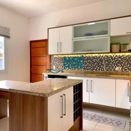 Imagem LINDA CASA COM PISCINA EM CONDOMINIO FECHADO