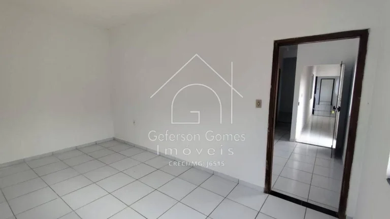 Imagem Prédio a venda - Com 03 Apartamentos - Centro - Mantena - MG