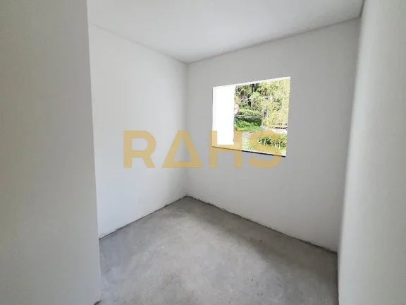 Imagem Encante-se com essa oportunidade única! Espaçosa vaga para 2 carros, 5m de abertura e 13m de fundo...