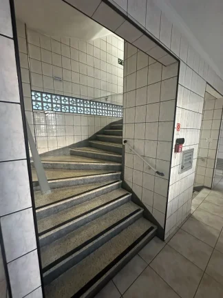 Imagem Apartamento à venda na Guilhermina, Praia Grande-SP: 1 quarto, 1 sala, 1 banheiro, 1 vaga de garagem, 36m² de área. Venha conferir!