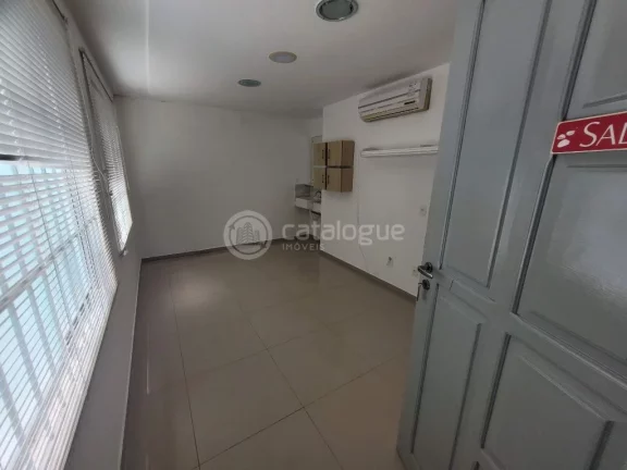 Imagem Casa finamente reformada e decorada destinada à clinica médica ou escritórios