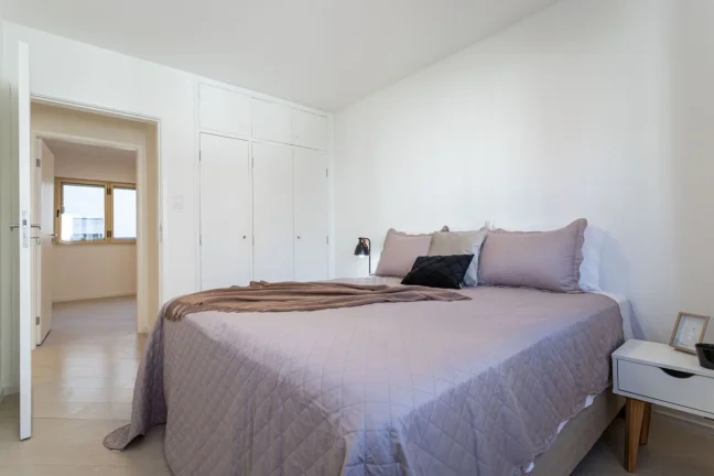 Imagem Apartamento 95M² Reformado, 3Q, 2 Banheiros, 1 Vaga.