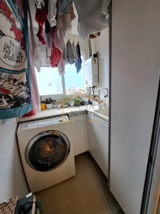 Imagem Apartamento reformado por arquiteto com 57m², sendo, 2 dormitórios, 1 banheiro, sala com varanda i...