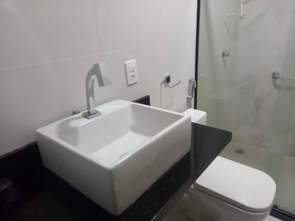 Imagem Casa com 4 quartos, 300m2, para locação em Lauro de Freitas, Centro