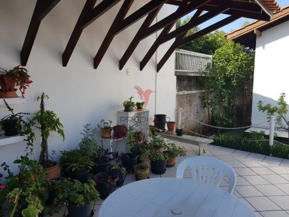 Imagem Lindo, muito lindo, situado a duas quadras da praia, 5 imóveis, com academia, piscina