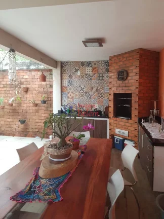 Imagem Casa para venda no condomínio Jardim Itororó com 3 suítes
