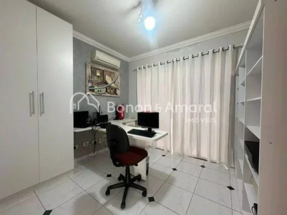 Imagem Casa com 3 dormitórios sendo 1 suíte, closet e varanda com linda vista, sala de jantar, estar e TV...