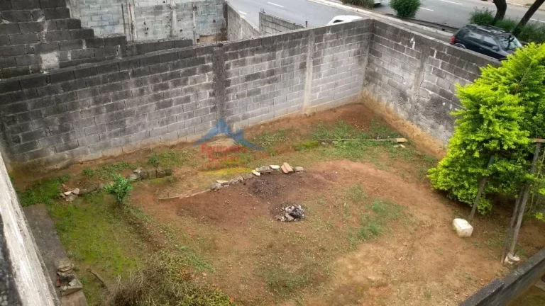 Imagem Casa Antiga com 80 m² com 2 Quarto, Sala, Cozinha, 1 Banheiro!