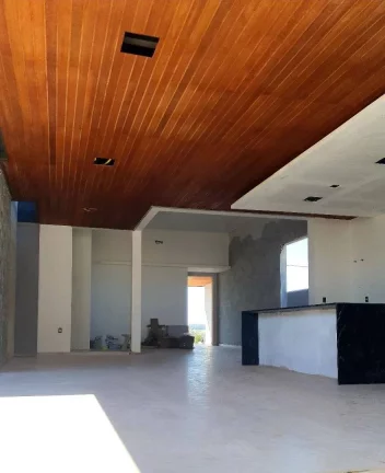 Imagem Linda casa no Condomínio Tamboré, 3 suítes, piscina.