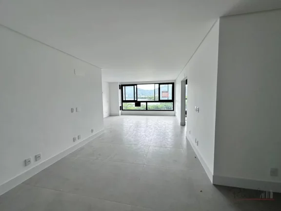 Imagem Apartamento exclusivo à beira-mar, localizado no prestigiado bairro João Paulo, em Florianópolis....