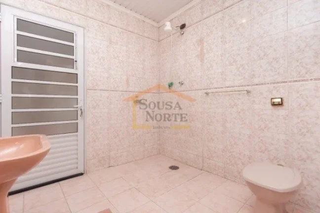 Imagem Sobrado 3 dormitórios, 2 banheiros, possui sala ampla e bem iluminada, cozinha funcional com espaç...