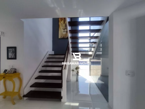 Imagem ENSEADA- CASA SOBRADA À UMA QUADRA DA PRAIA , 06 VAGAS DE GARAGEM, LAZER.
