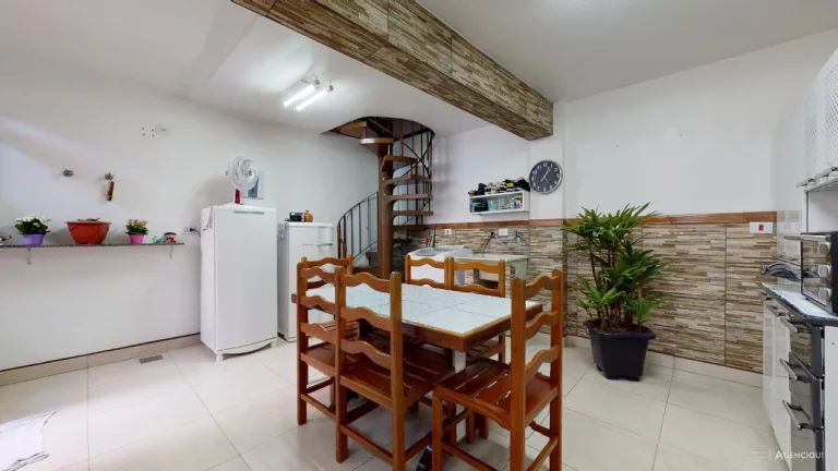Imagem Sobrado Ipiranga - 220 m² - 3 Dormitórios - 1 Suíte - 2 Vagas
