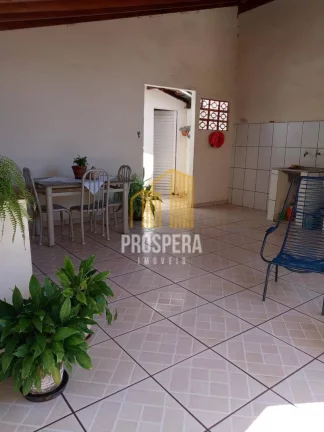 Imagem Casa no centro com possibilidade de conversão em ponto comercial