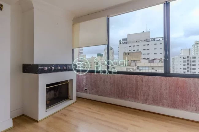 Imagem Linda Penthouse no miolo do bairro. São 231m² de área privativa, 3 dormitórios ( 1 suíte) e 2 v...